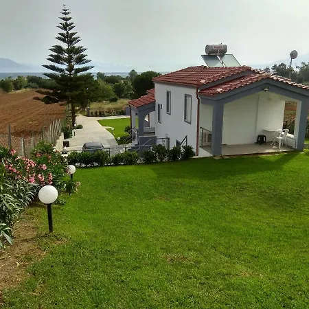 Vakantiehuis Efis In Lakopetra *